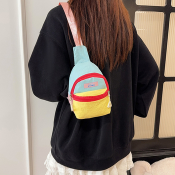 Geantă crossbody mini pentru călătorii - nailon, suprafață moale, fermoar, buzunar pentru telefon, pentru călătorii de plăcere