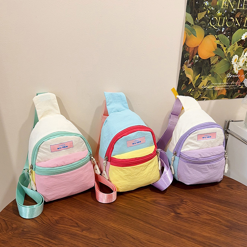 Geantă crossbody mini pentru călătorii - nailon, suprafață moale, fermoar, buzunar pentru telefon, pentru călătorii de plăcere