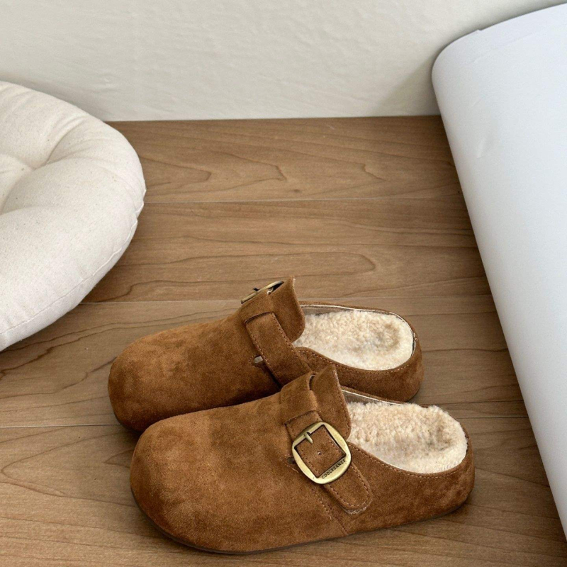 Papuci de copii cu talpă groasă în stil Birkenstock, partea superioară pufoasă, vârf închis, talpă din cauciuc, lansare iarnă 2024