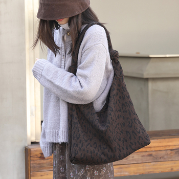 Geantă pentru subraț din lână, stil stradal, închidere magnetică, buzunar pentru telefon, cu o curea