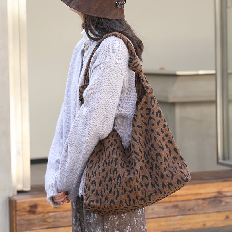 Geantă pentru subraț din lână, stil stradal, închidere magnetică, buzunar pentru telefon, cu o curea