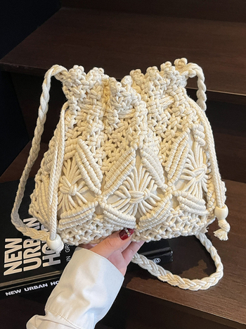 Bucket bag od pletene materije | Urbani jednostavan stil | Zatvaranje šniranjem | Unutarnji džep sa zatvaračem | Podstava: poliester