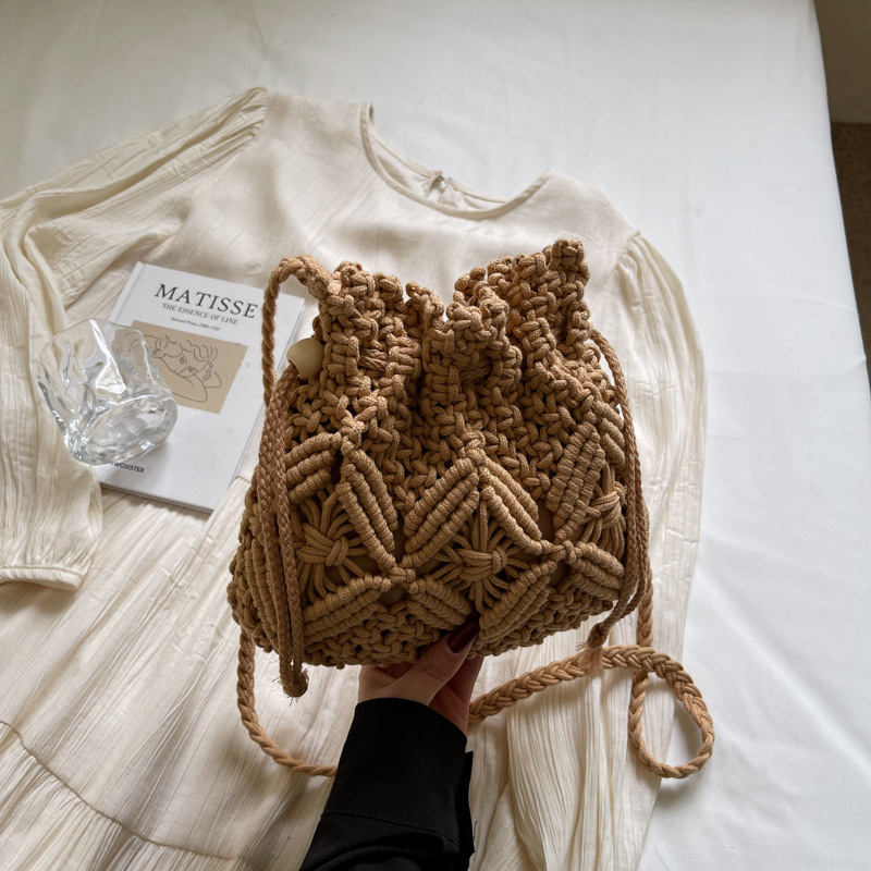Bucket bag od pletene materije | Urbani jednostavan stil | Zatvaranje šniranjem | Unutarnji džep sa zatvaračem | Podstava: poliester