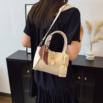 Geantă bucket în stil street, material PU, închidere cu lacăt, buzunar intern pentru telefon, vara 2025