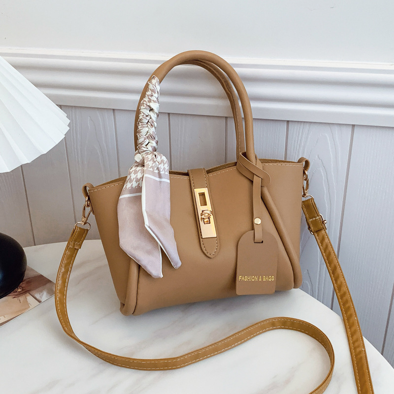 Geantă bucket în stil street, material PU, închidere cu lacăt, buzunar intern pentru telefon, vara 2025