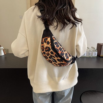 Ženska crossbody torba s leopard printom, gradski stil, proljeće 2026, podstava poliester, zatvaranje zipom, unutarnja džep sa zipom i džep za telefon, vanjski džep tip patch
