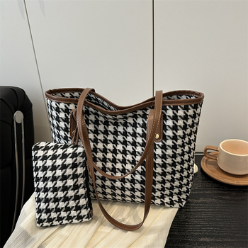 Tote torba u stilu street fashion, platnena tkanina, zatvarač, horizontalni kvadratni oblik, podstava od poliester