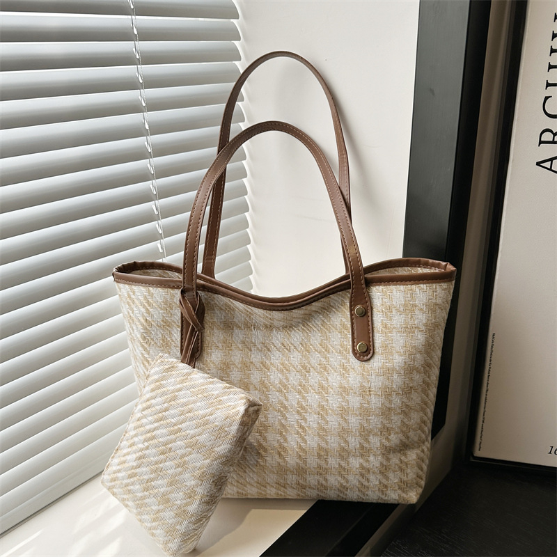 Tote torba u stilu street fashion, platnena tkanina, zatvarač, horizontalni kvadratni oblik, podstava od poliester