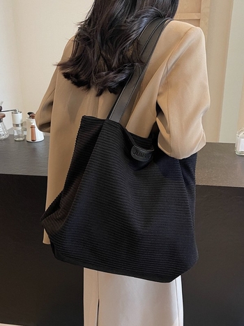 Torba Tote za svakodnevnu upotrebu | Materijal: platno • Zatvaranje: zip • Unutarnja pretinac za telefon • Podstava: poliester • Stil: street trend