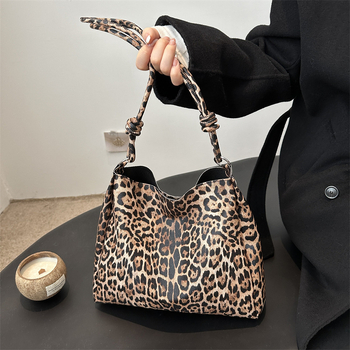 PU torba s leopard uzorkom, gradski stil jednostavnosti, torba u obliku kanta, magnetsko zatvaranje, unutarnji džep za telefon, poliester podstava, izdanje jesen 2025