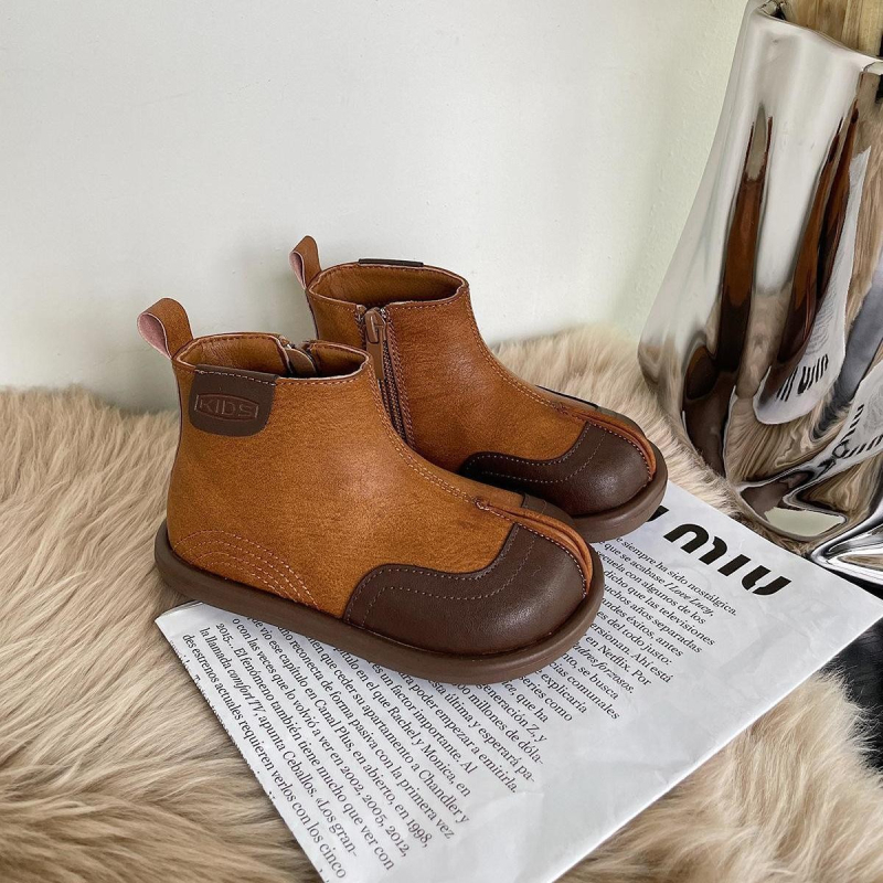 Dječje modne čizme - gornji dio od mikrovlaknaste kože, gumeni potplat, debela konstrukcija, bočni zatvarač, niski kroj - unisex