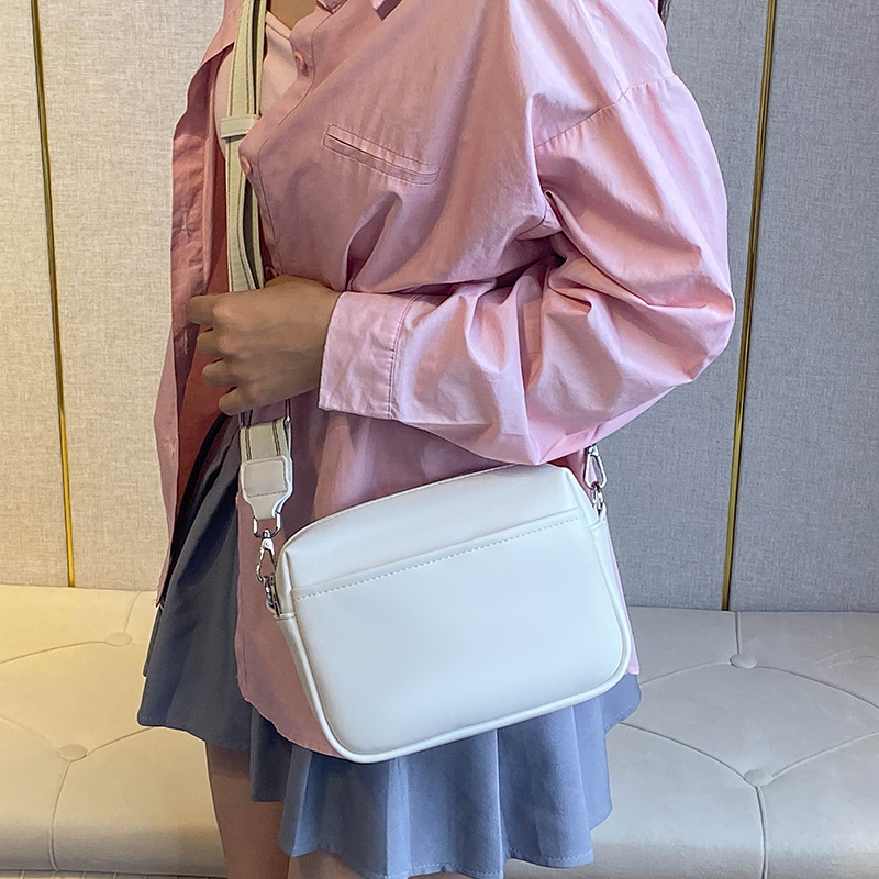 Ženska PU crossbody torbica — street trend, horizontalni kvadratni oblik, zatvarač, unutarnja pretinac sa zatvaračem