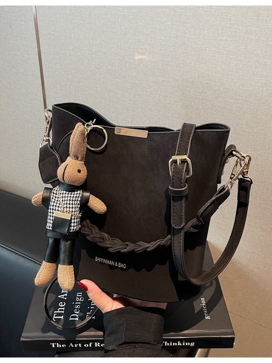 Geantă tip găleată — stil urban simplu, material PU, căptușeală poliester, Iarna 2025