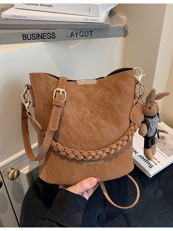 Geantă tip găleată — stil urban simplu, material PU, căptușeală poliester, Iarna 2025