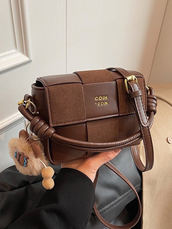 Crossbody torba preko ramena, PU materijal, horizontalni kvadratni oblik, poliester podstava, zatvaranje kapom (prostor za mobitel)
