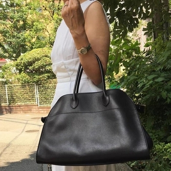 Tote torba - urbani minimalistički stil, PU materijal, pravokutnog oblika, džep sa zatvaračem, podstava od poliestera.
