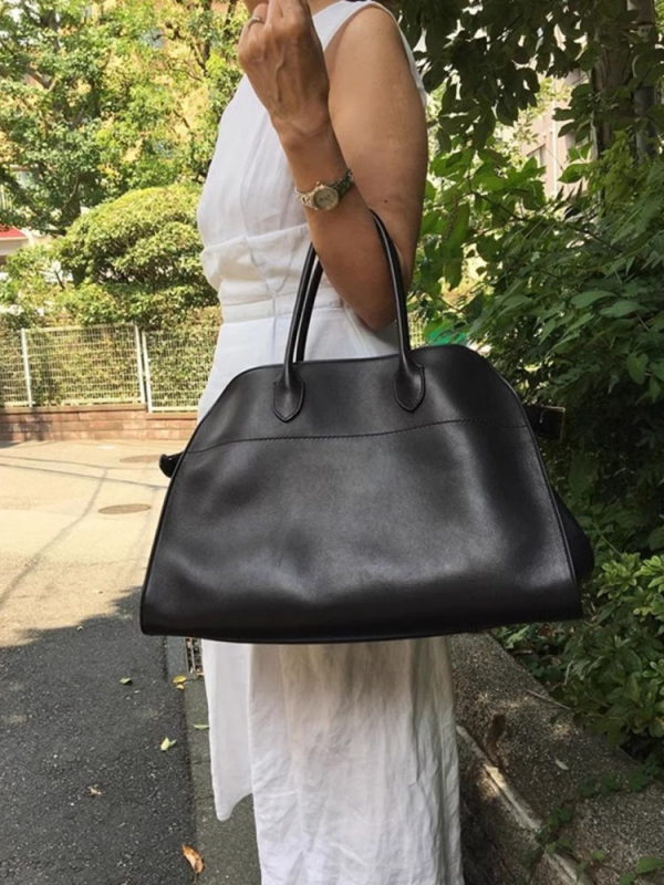 Tote torba - urbani minimalistički stil, PU materijal, pravokutnog oblika, džep sa zatvaračem, podstava od poliestera.
