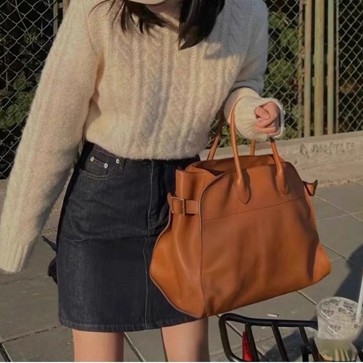 Tote torba - urbani minimalistički stil, PU materijal, pravokutnog oblika, džep sa zatvaračem, podstava od poliestera.