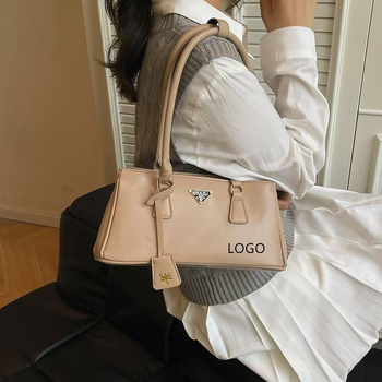 Torba baguette, urban stil, PU materijal, vodoravni kvadratni oblik, zatvaranje zipom