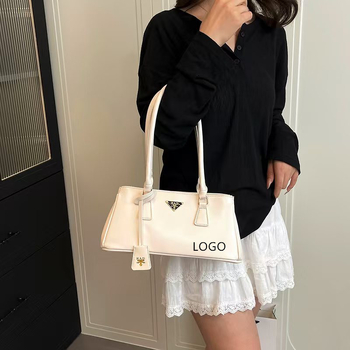 Torba baguette, urban stil, PU materijal, vodoravni kvadratni oblik, zatvaranje zipom