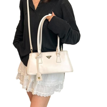 Torba baguette, urban stil, PU materijal, vodoravni kvadratni oblik, zatvaranje zipom