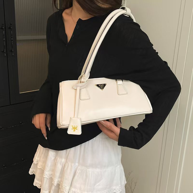 Torba baguette, urban stil, PU materijal, vodoravni kvadratni oblik, zatvaranje zipom