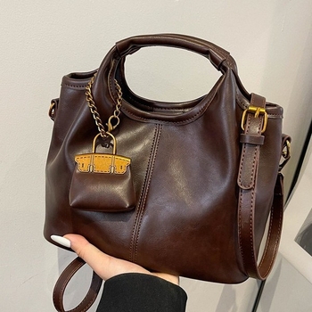 Bucket torba od PU, magnetsko zatvaranje, podstava od sintetičke kože, unutarnji ID džep