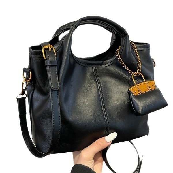 Bucket torba od PU, magnetsko zatvaranje, podstava od sintetičke kože, unutarnji ID džep