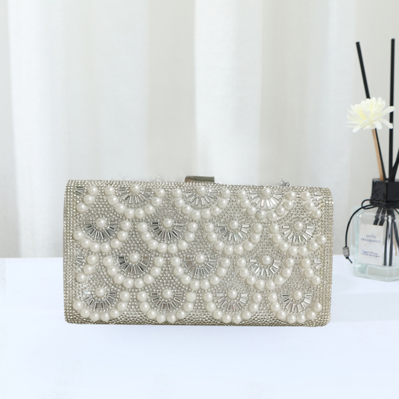 Clutch torba s lancem i šljokicama, mala kvadratna forma i džep za telefon