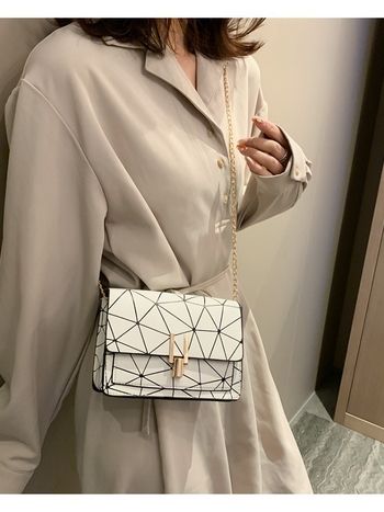 Ženska PU torbica s dijamantnim šivom i lancem, horizontalni kvadratni oblik, zatvarač, unutarnja pretinac za mobitel, jedan remen za rame ili crossbody, gradski stil, proljeće 2025