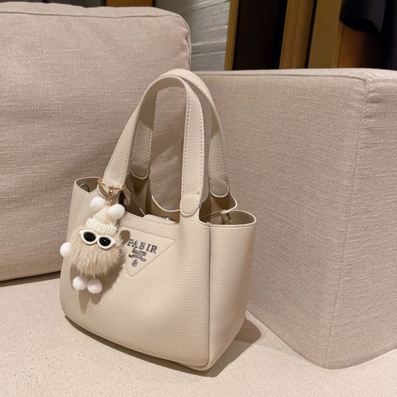 Torba za ramena — bucket bag stil, korduroj materijal, PU podstava, magnetsko zatvaranje, Fangzhi marka