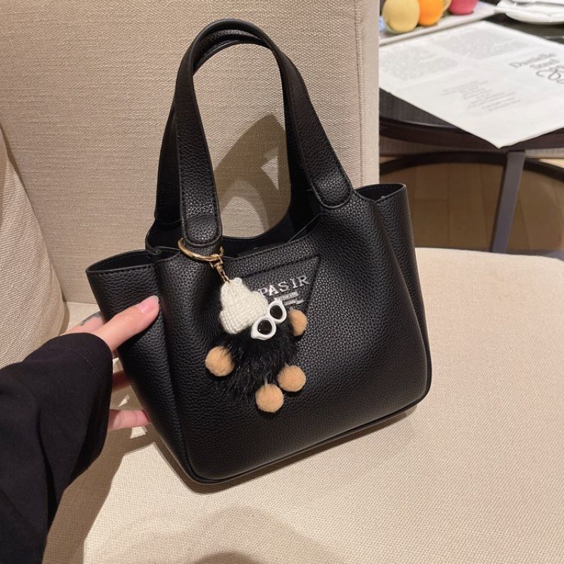 Torba za ramena — bucket bag stil, korduroj materijal, PU podstava, magnetsko zatvaranje, Fangzhi marka