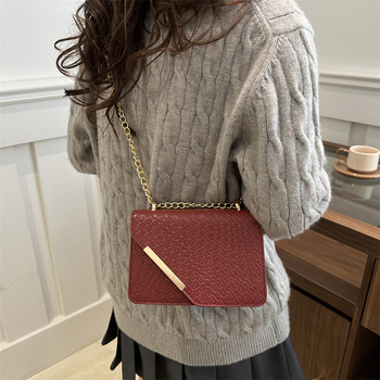 Crossbody torba od PU, street fashion stil, horizontalno kvadratnog oblika, zatvoren otvor, unutarnji ID džep, podstava od sintetičke kože
