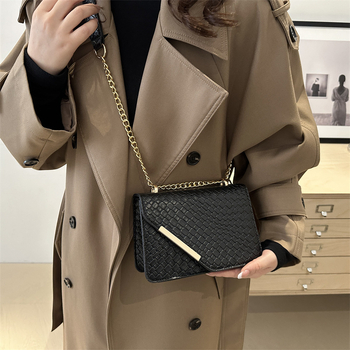 Crossbody torba od PU, street fashion stil, horizontalno kvadratnog oblika, zatvoren otvor, unutarnji ID džep, podstava od sintetičke kože