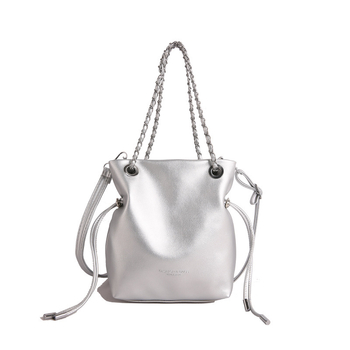 Bucket bag, gradski minimalistički dizajn, sintetička koža, magnetsko zatvaranje, podstava od poliestera, jedna naramenica