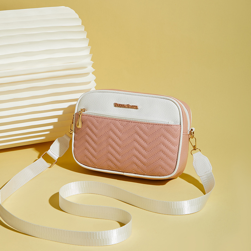 Ženska crossbody torba od PU, horizontalni kvadratni oblik, zatvarač, unutarnji džepovi za telefon i ID, gradski stil jednostavnosti.
