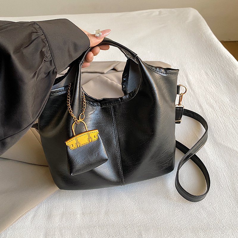 Ženska bucket torba inspirirana vintage stilom, PU koža, korejskog stila crossbody s magnetskim kopčom, poliester podstava, jedan naramenica