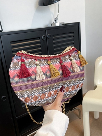 Crossbody torba u etničkom stilu s čipkastom tkaninom, s lancem, ovalnog oblika, zatvarač