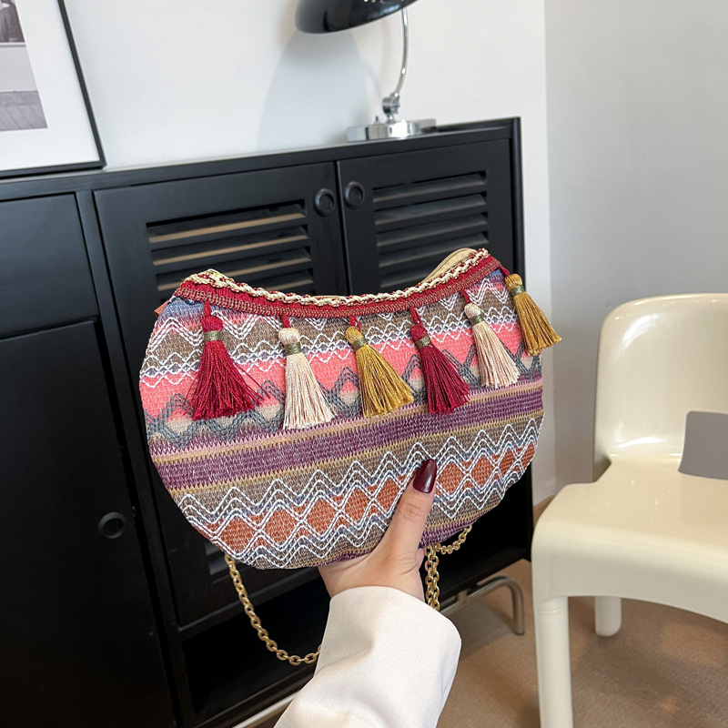 Crossbody torba u etničkom stilu s čipkastom tkaninom, s lancem, ovalnog oblika, zatvarač