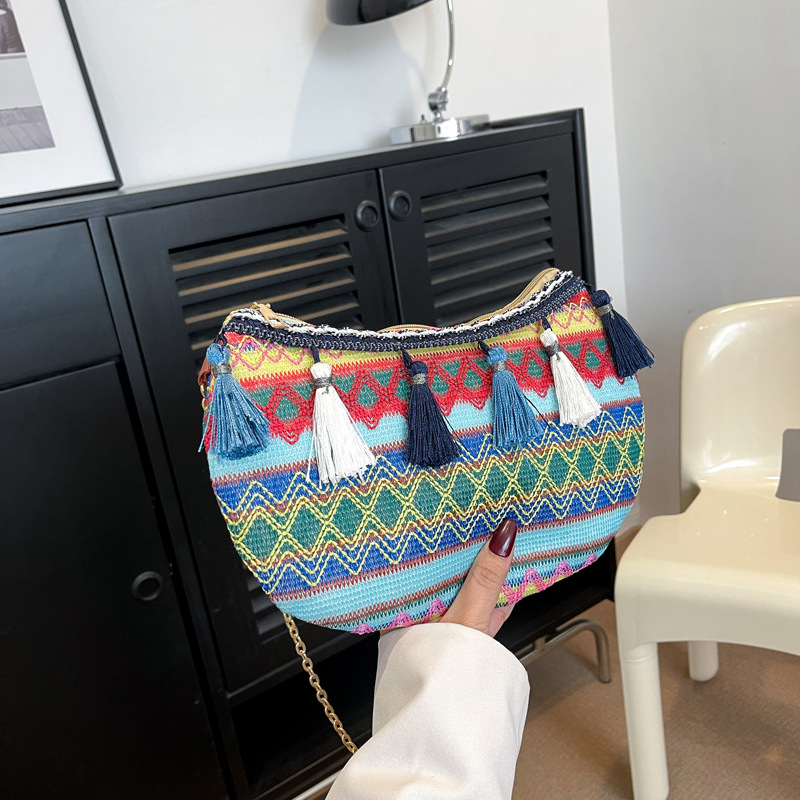 Crossbody torba u etničkom stilu s čipkastom tkaninom, s lancem, ovalnog oblika, zatvarač