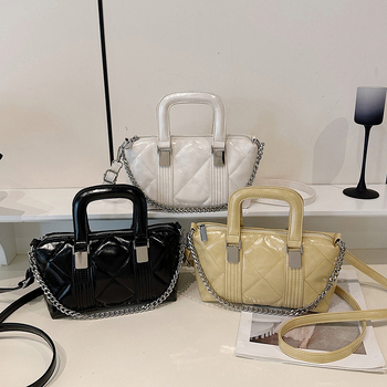 Geantă bucket din PU cu quilting diamant, închidere cu fermoar, curea de umăr simplă – stil urban minimalist