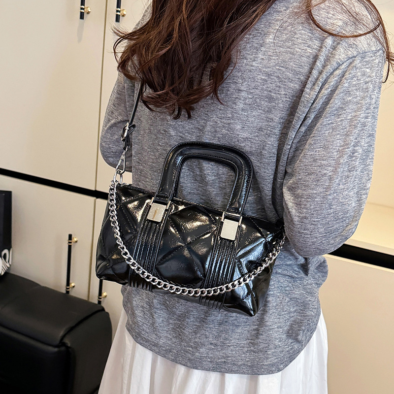 Geantă bucket din PU cu quilting diamant, închidere cu fermoar, curea de umăr simplă – stil urban minimalist