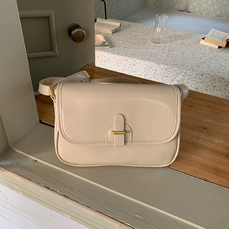 Ženska PU crossbody torba s malim kvadratnim dizajnom, vodoravni kvadratni oblik, zatvaranje na zip, unutarnja džep sa zipom, torba s poklopcem.