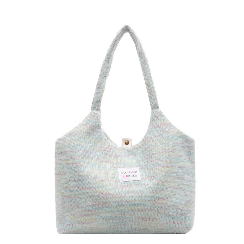 Pletena Tote torba s vertikalnim kvadratnim siluetom, magnetsko zatvaranje, unutarnja džep za telefon