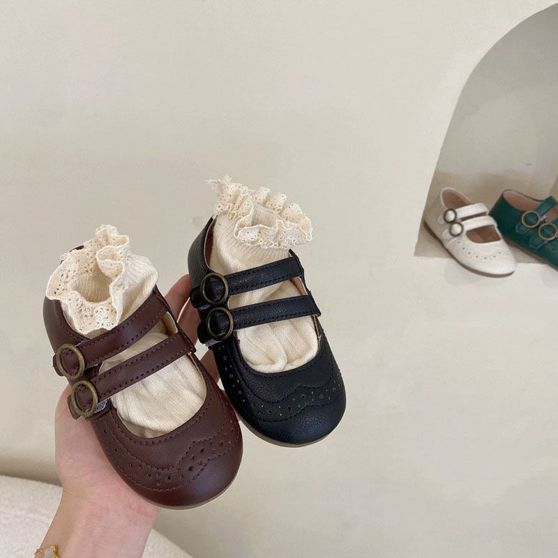 Dječje cipele za djevojčice u vintage stilu s mikrofiber gornjim dijelom, kožnom unutrašnjošću, gumeni potplat, niski zglob, kopčom