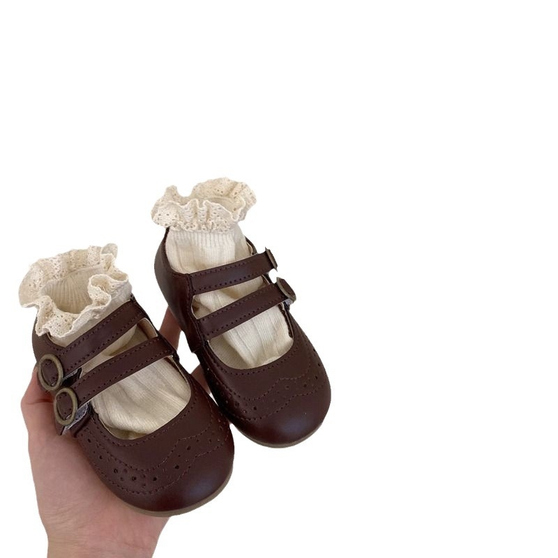 Dječje cipele za djevojčice u vintage stilu s mikrofiber gornjim dijelom, kožnom unutrašnjošću, gumeni potplat, niski zglob, kopčom