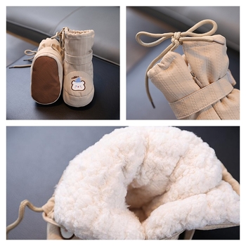 Gyerekeknek szóló téli magas szárú hócsizmák, oldalsó cipzárral, felső textilekből, talp bőr, vastag kialakítás, rajzfilmszerű stílus, tél, 1–3 évesek