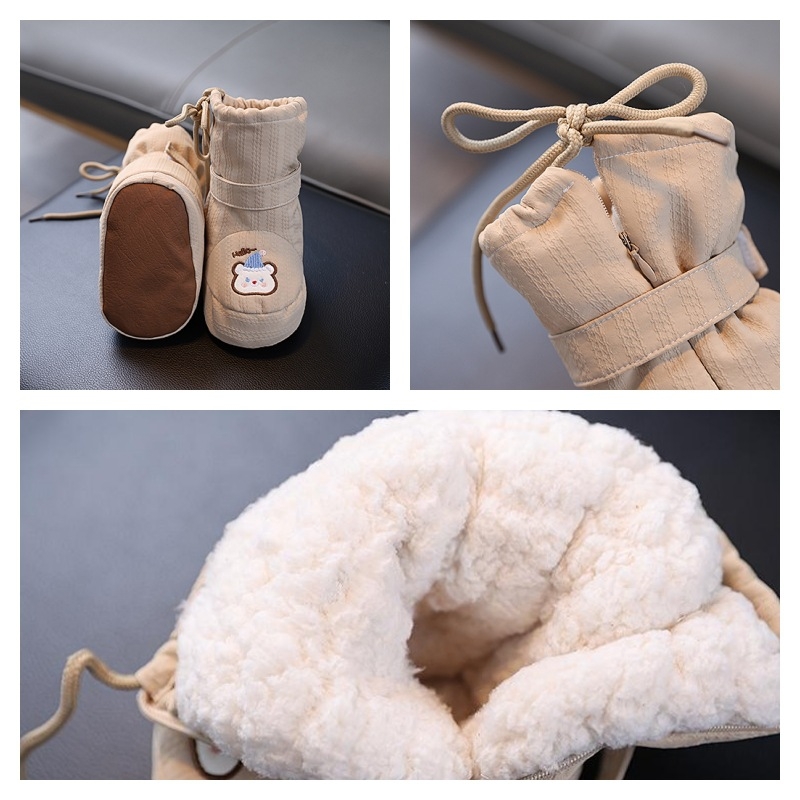 Gyerekeknek szóló téli magas szárú hócsizmák, oldalsó cipzárral, felső textilekből, talp bőr, vastag kialakítás, rajzfilmszerű stílus, tél, 1–3 évesek