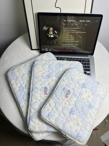 Zaštitna torbica za 11-inčni iPad Pro, vanjska najlonska površina, unutarnja podstava od poliestera, cvjetni uzorak