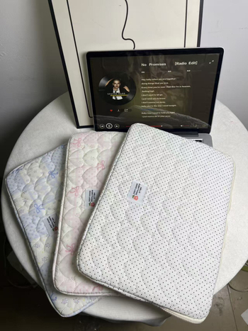 Zaštitna torbica za 11-inčni iPad Pro, vanjska najlonska površina, unutarnja podstava od poliestera, cvjetni uzorak